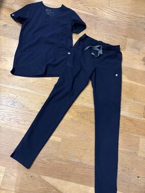 FIGS Navy Scrub Set XXS